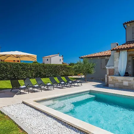 Semesterbostad Prato Pula