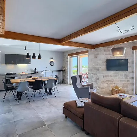 Semesterbostad Prato Pula